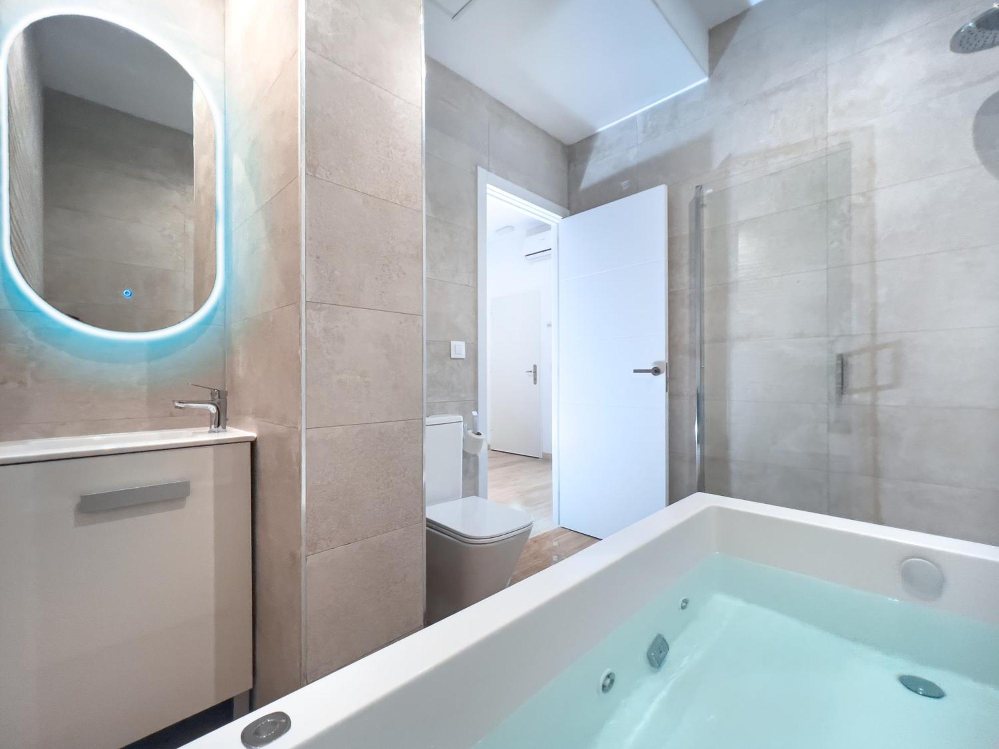 Acogedor Estudio En Triana Con Jacuzzi Y Wifi